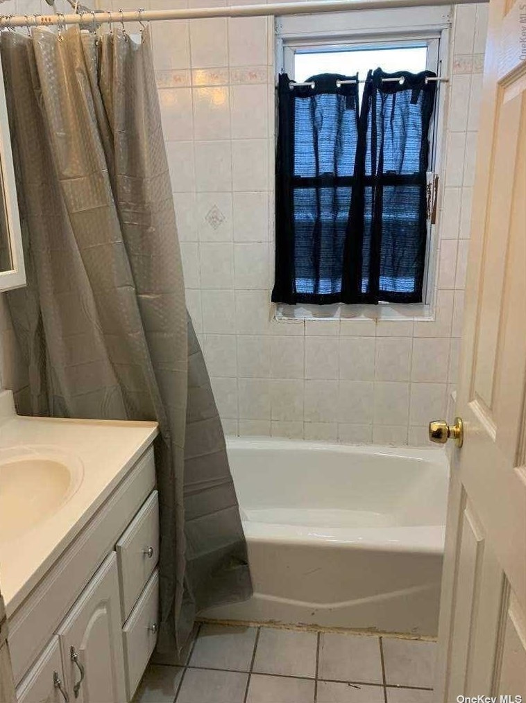 38 71st St, Flushing NY  11372-1005 exterior