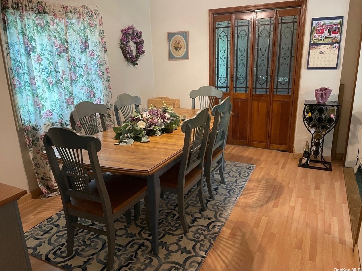 14 Poncho Dr, Manor Park NY  11950-1410 exterior