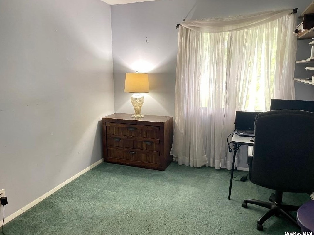 14 Poncho Dr, Manor Park NY  11950-1410 exterior