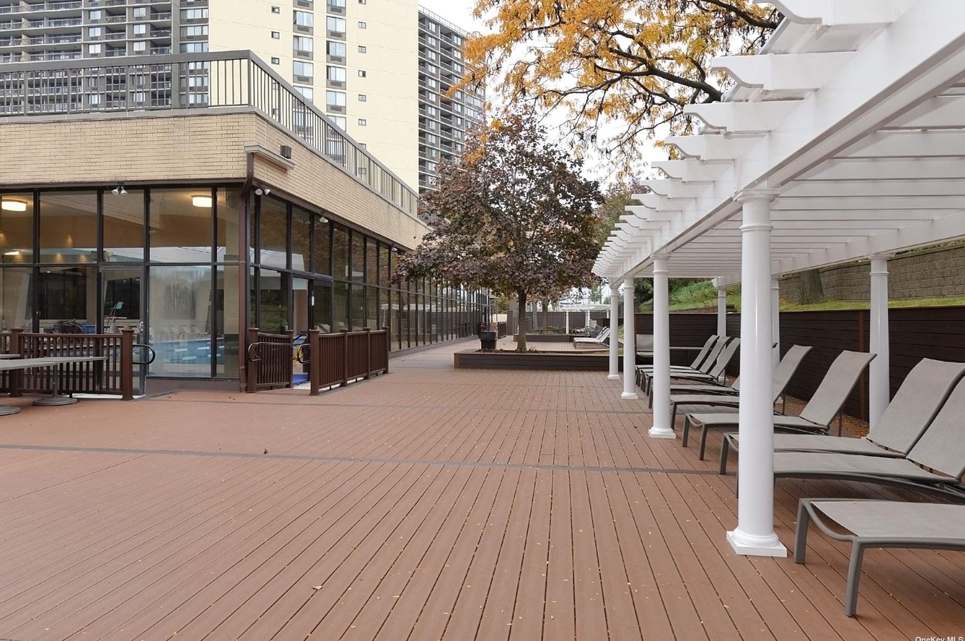 2 Bay Club Dr, Flushing NY  11360-2957 exterior
