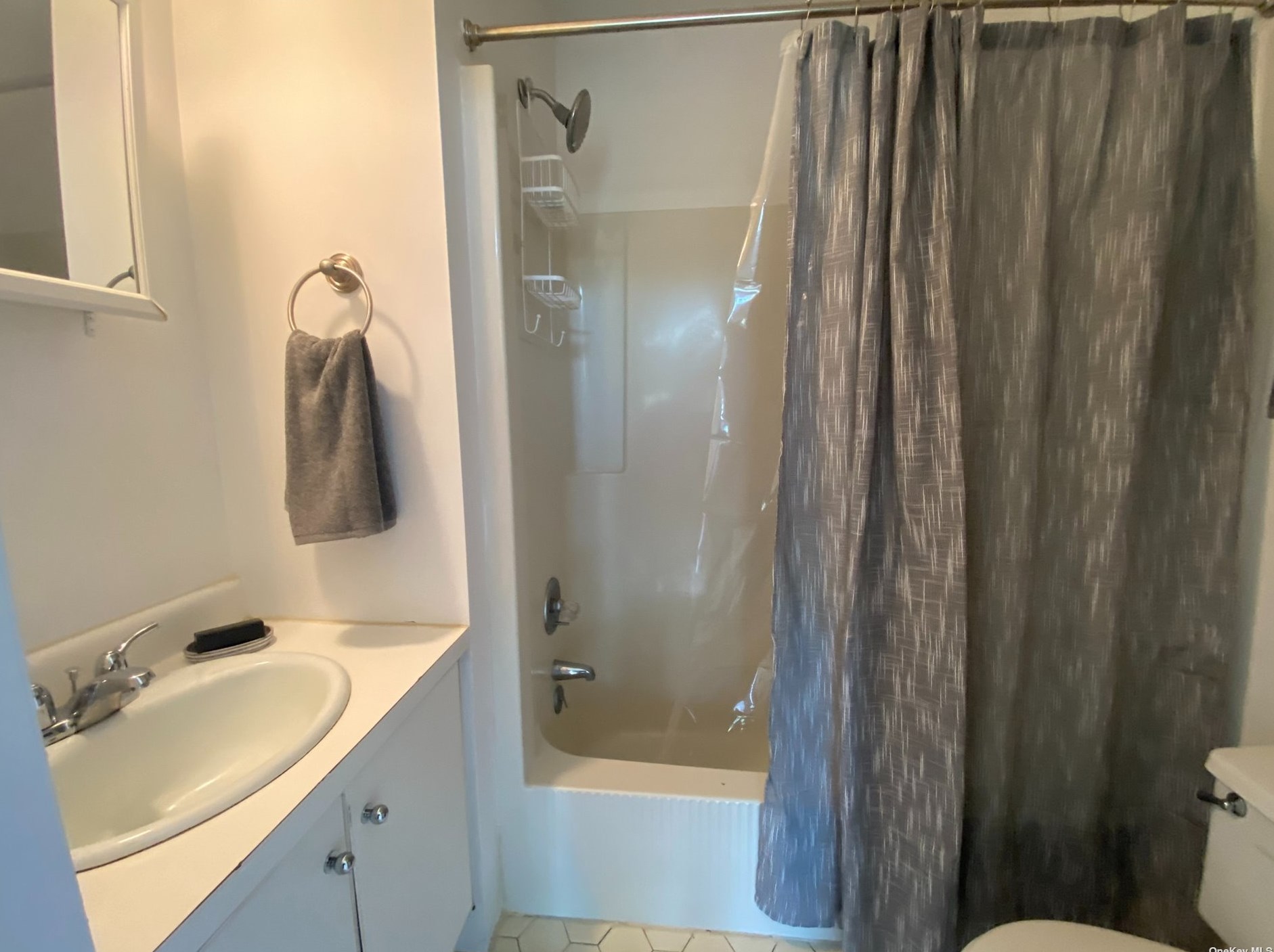 2 Marwood Rd, Port Washington NY  11050-1420 exterior