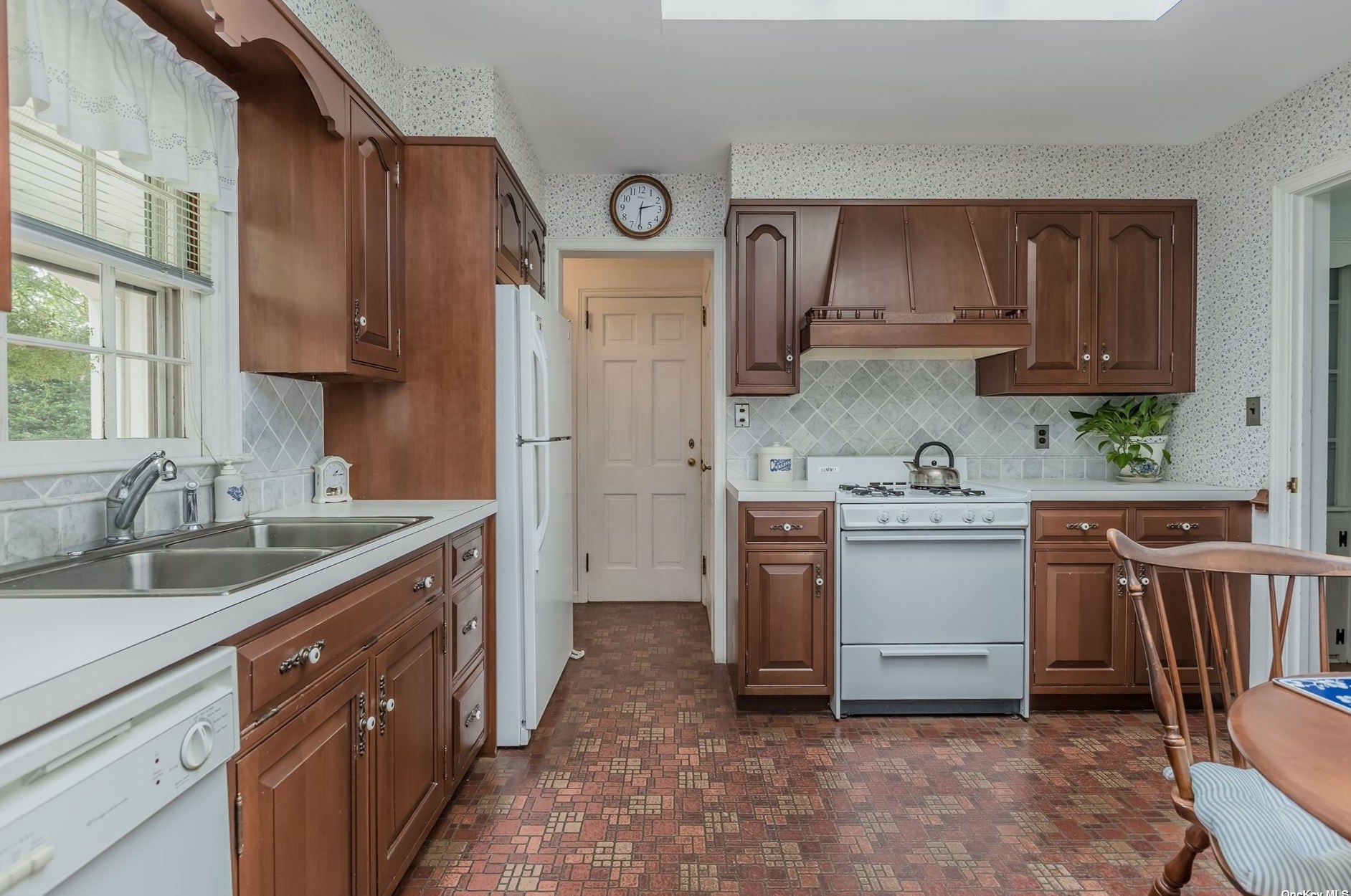 59 Clearview St, Hunt NY  11743-2449 exterior