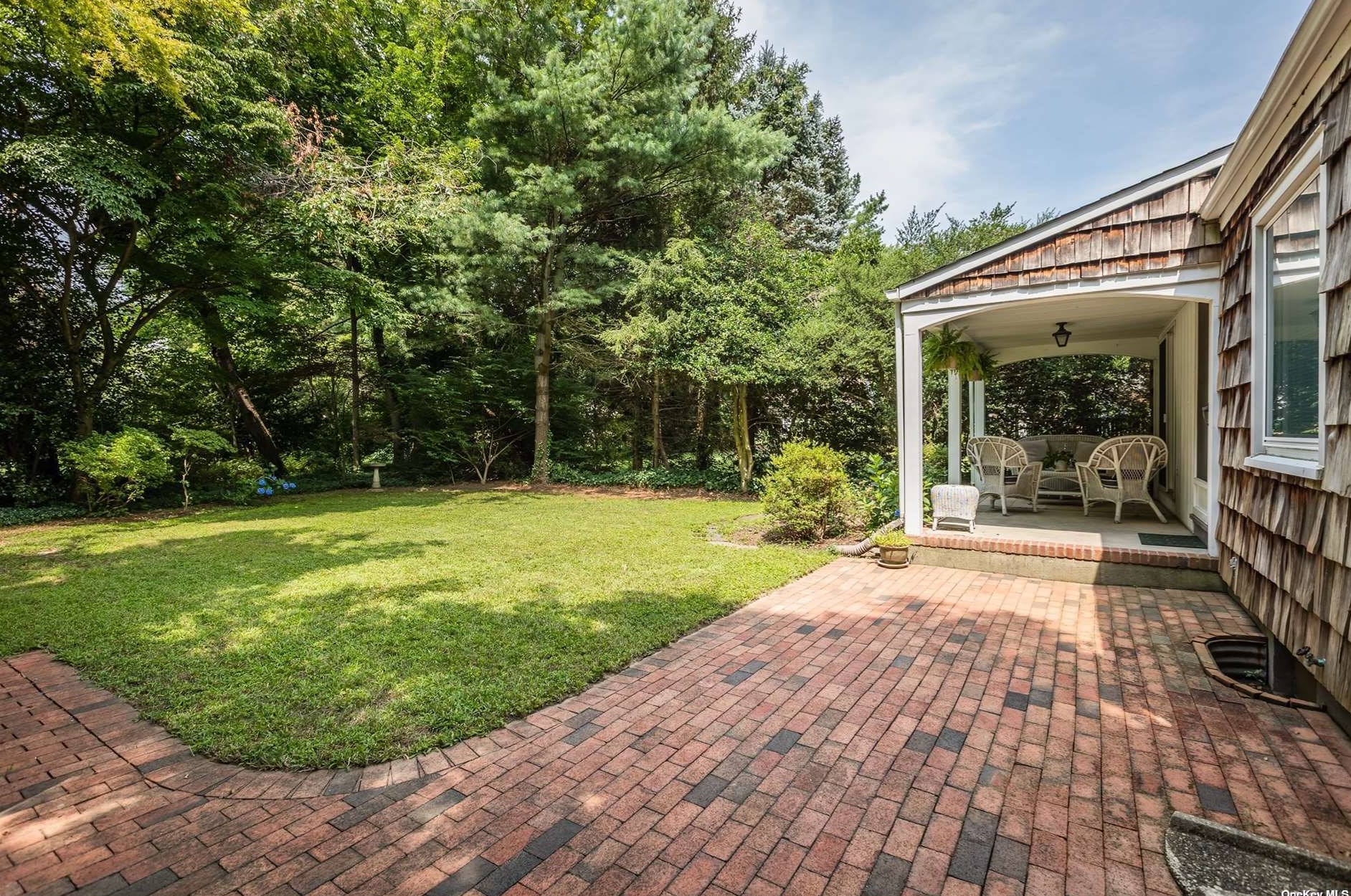 59 Clearview St, Hunt NY  11743-2449 exterior