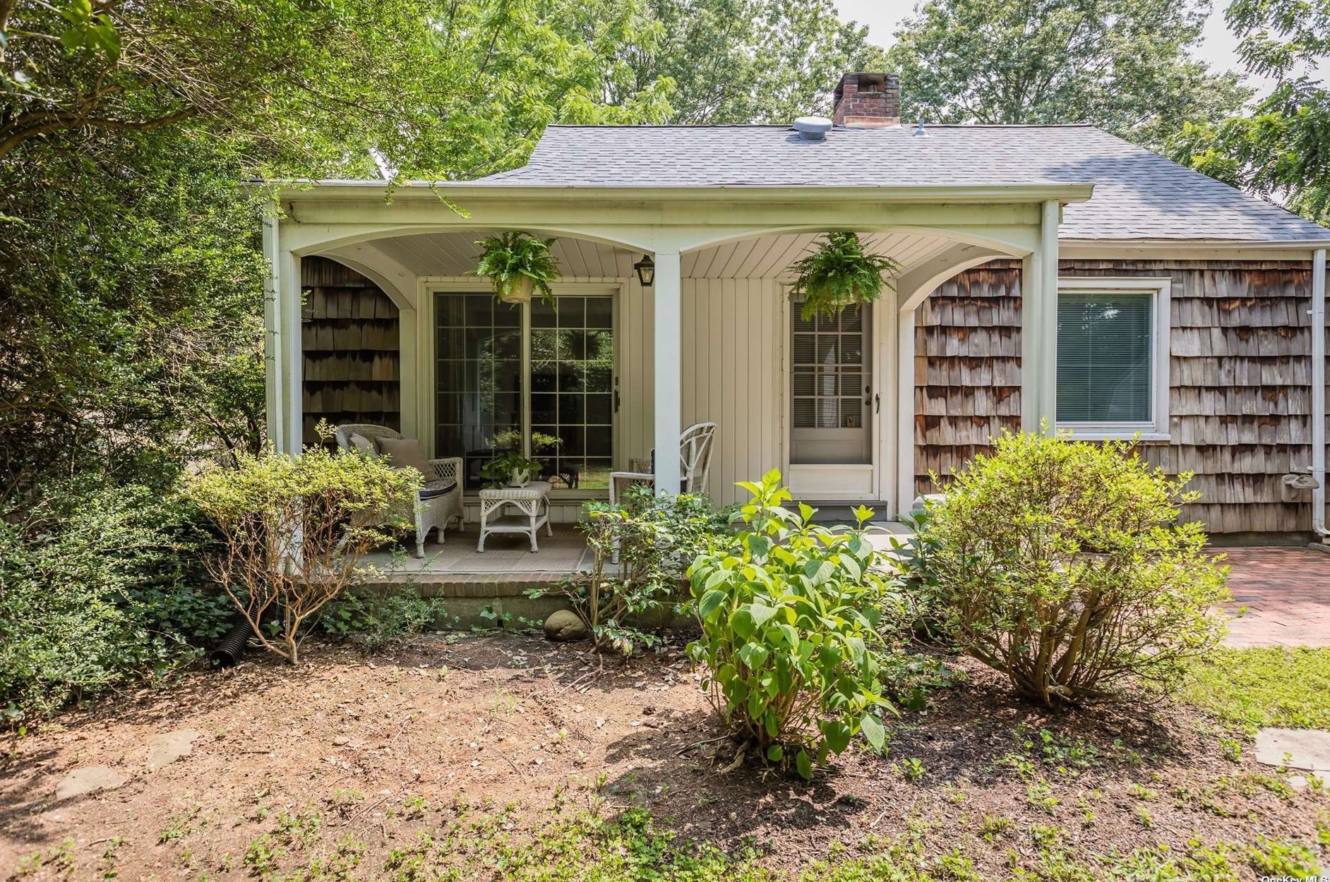 59 Clearview St, Hunt NY  11743-2449 exterior