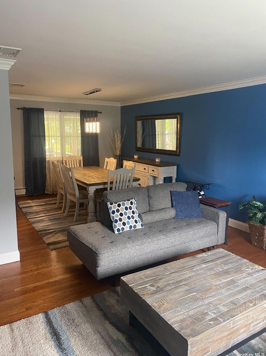 50 Adams Ct, Chestnut Ridge NY  10965-1501 exterior
