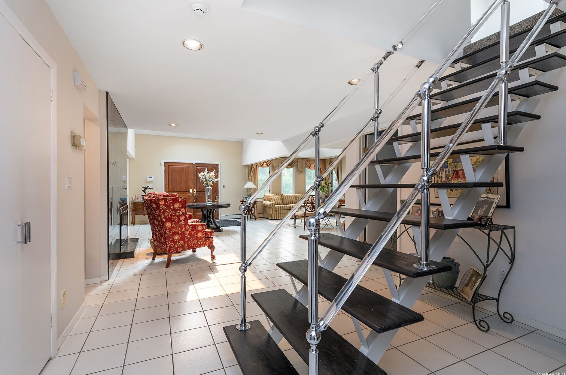 177 Shepherd Ln, East Hills NY  11577-2525 exterior