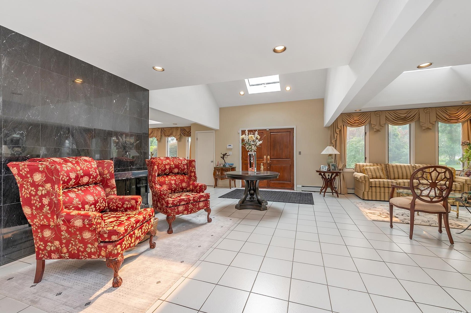 177 Shepherd Ln, East Hills NY  11577-2525 exterior