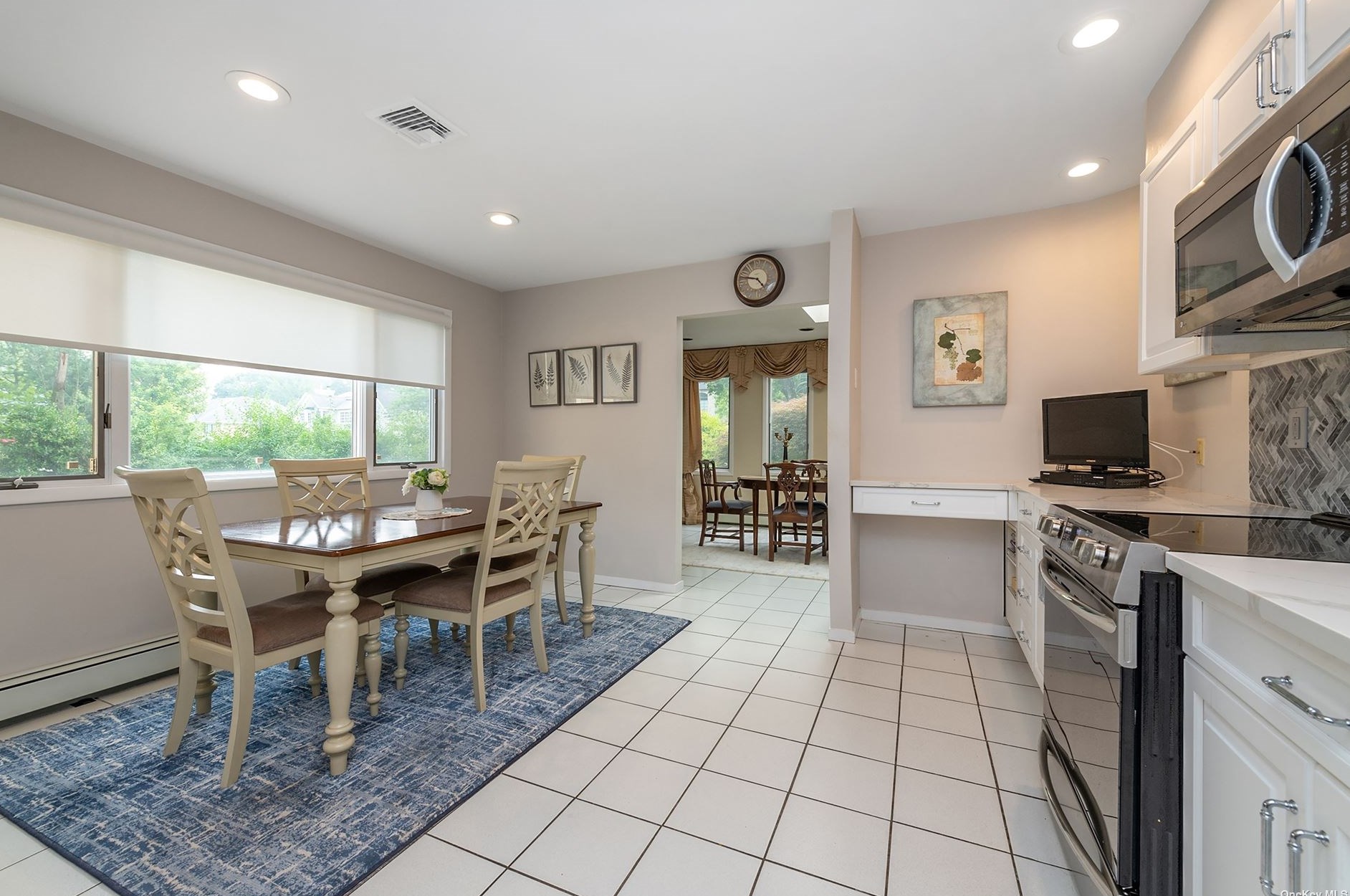 177 Shepherd Ln, East Hills NY  11577-2525 exterior