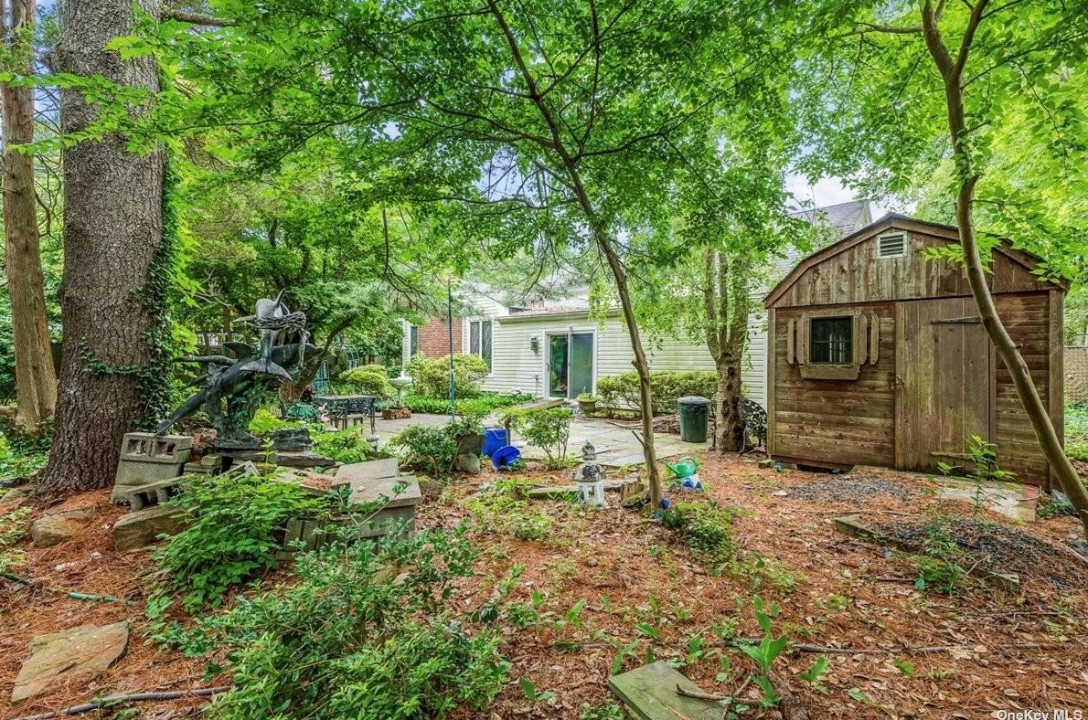 476 Main St, Hunt NY  11743-3137 exterior