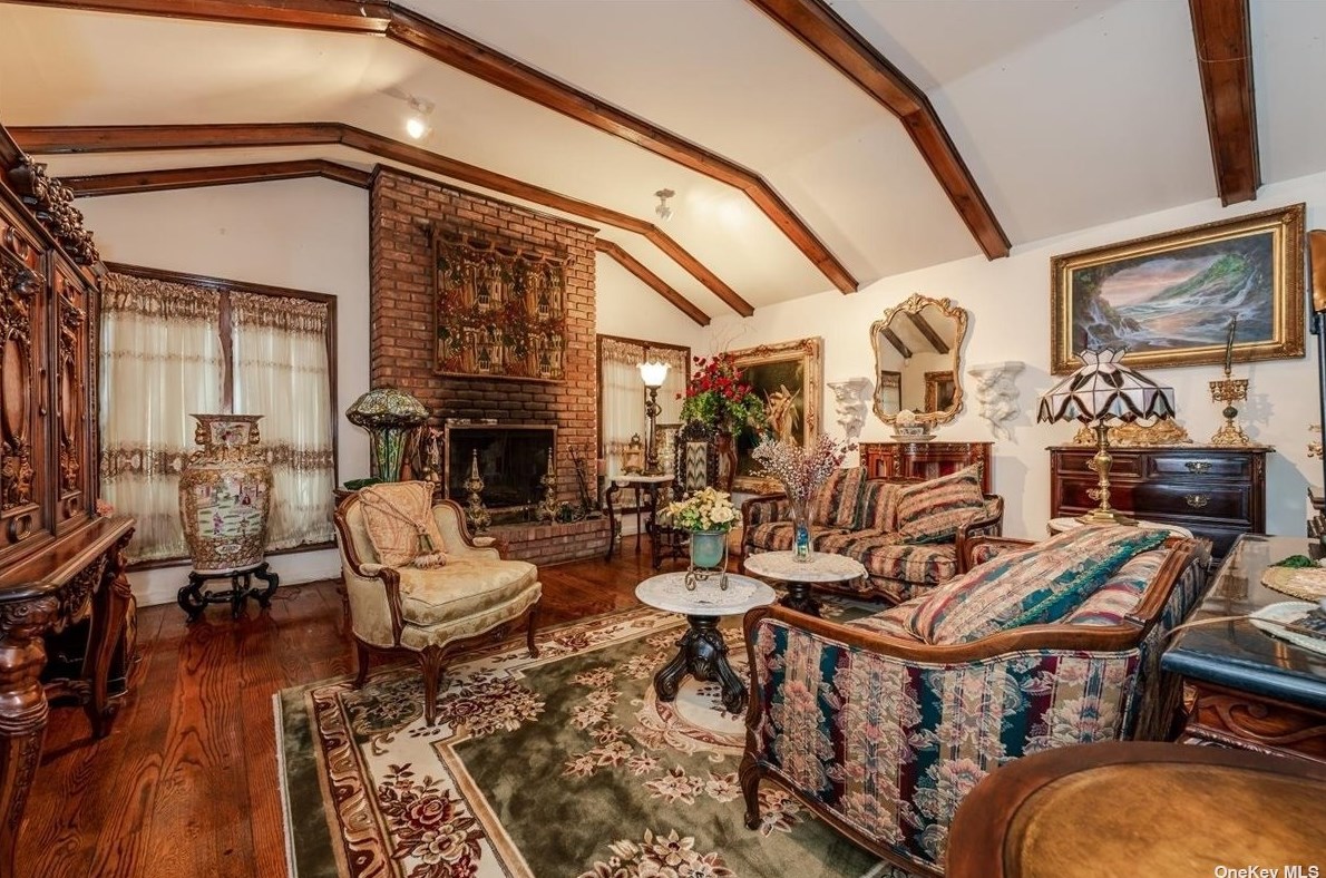 476 Main St, Hunt NY  11743-3137 exterior