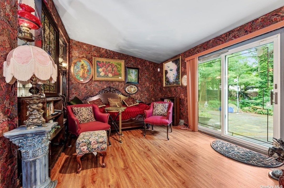 476 Main St, Hunt NY  11743-3137 exterior