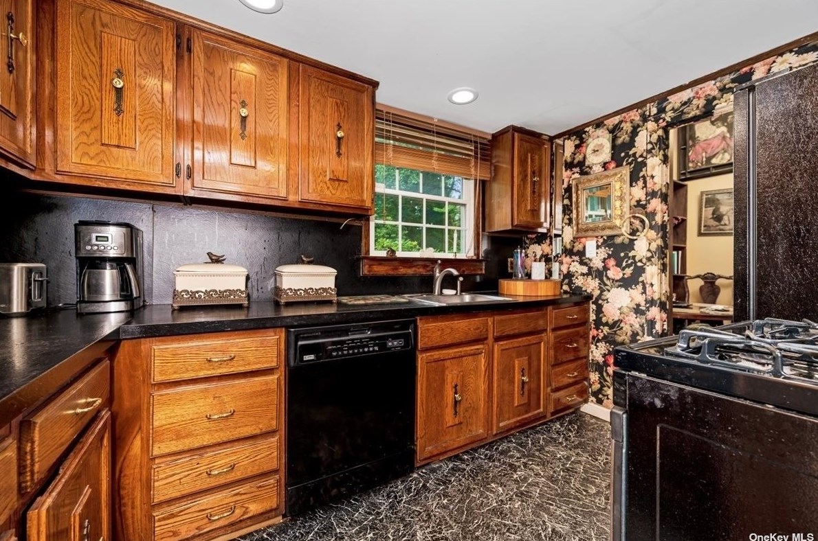 476 Main St, Hunt NY  11743-3137 exterior