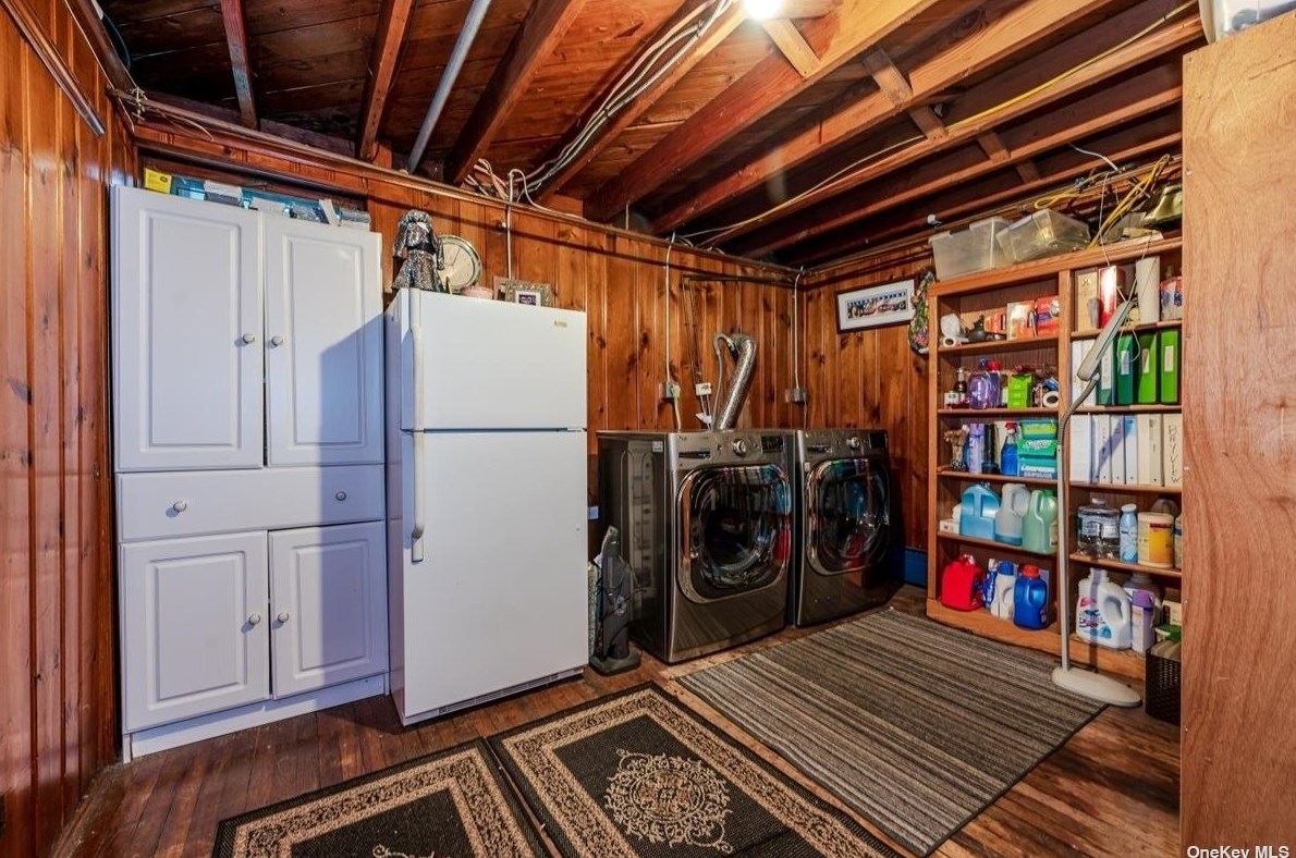 476 Main St, Hunt NY  11743-3137 exterior