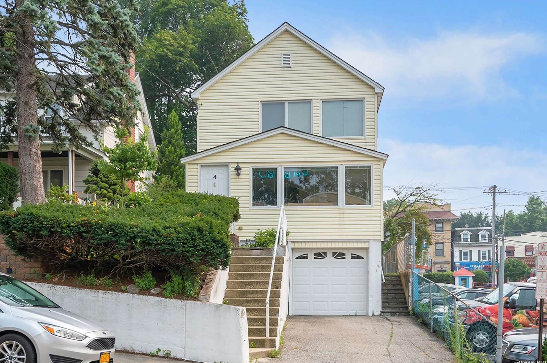 4 Columbia Pl, Port Washington NY  11050-2709 exterior