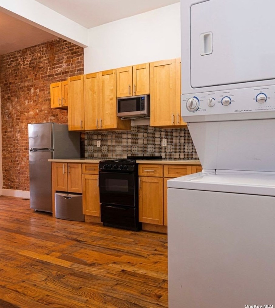 518 Chauncey St, Brooklyn NY  11233-2535 exterior