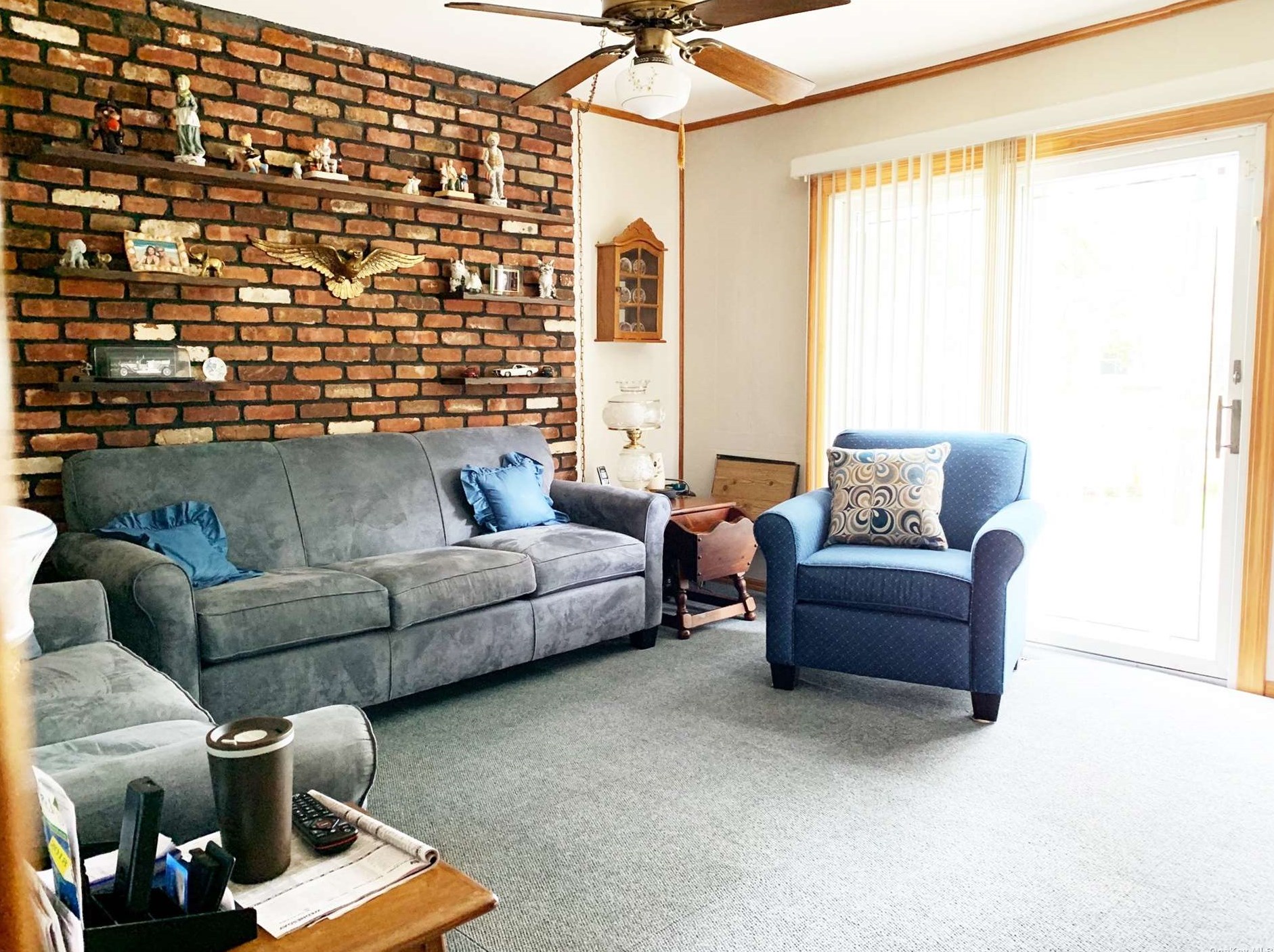 4 Salem Ln, Selden NY  11784-1211 exterior