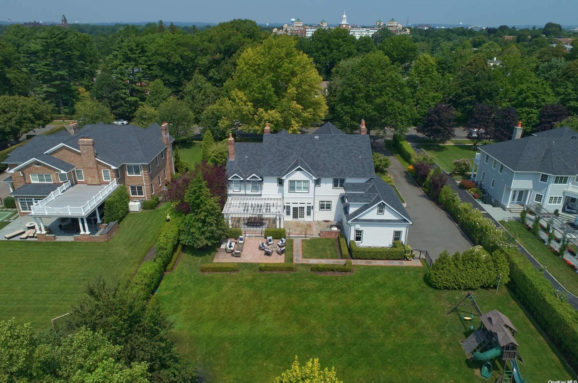 86 5th St, Garden City NY  11530-4410 exterior