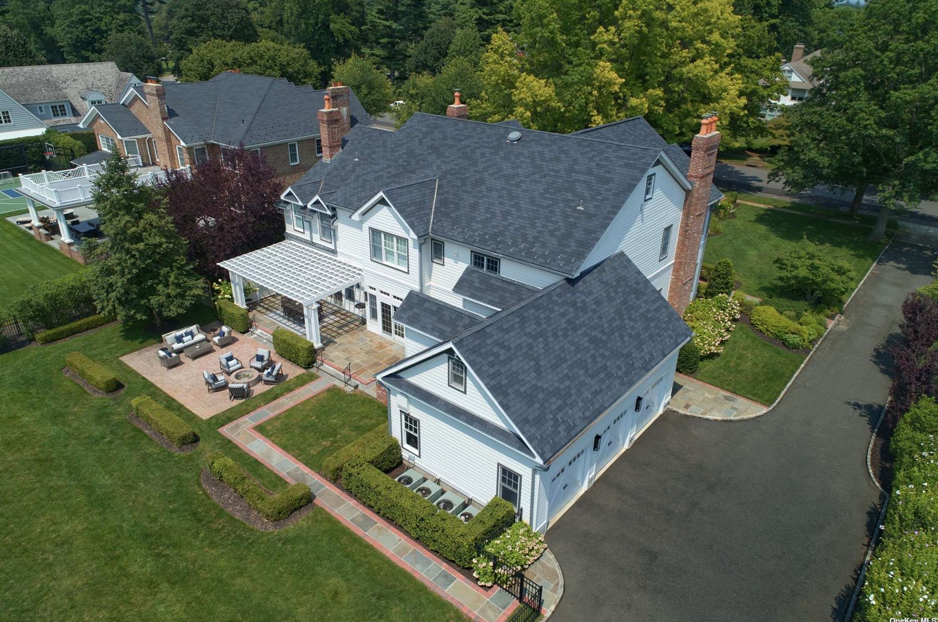 86 5th St, Garden City NY  11530-4410 exterior