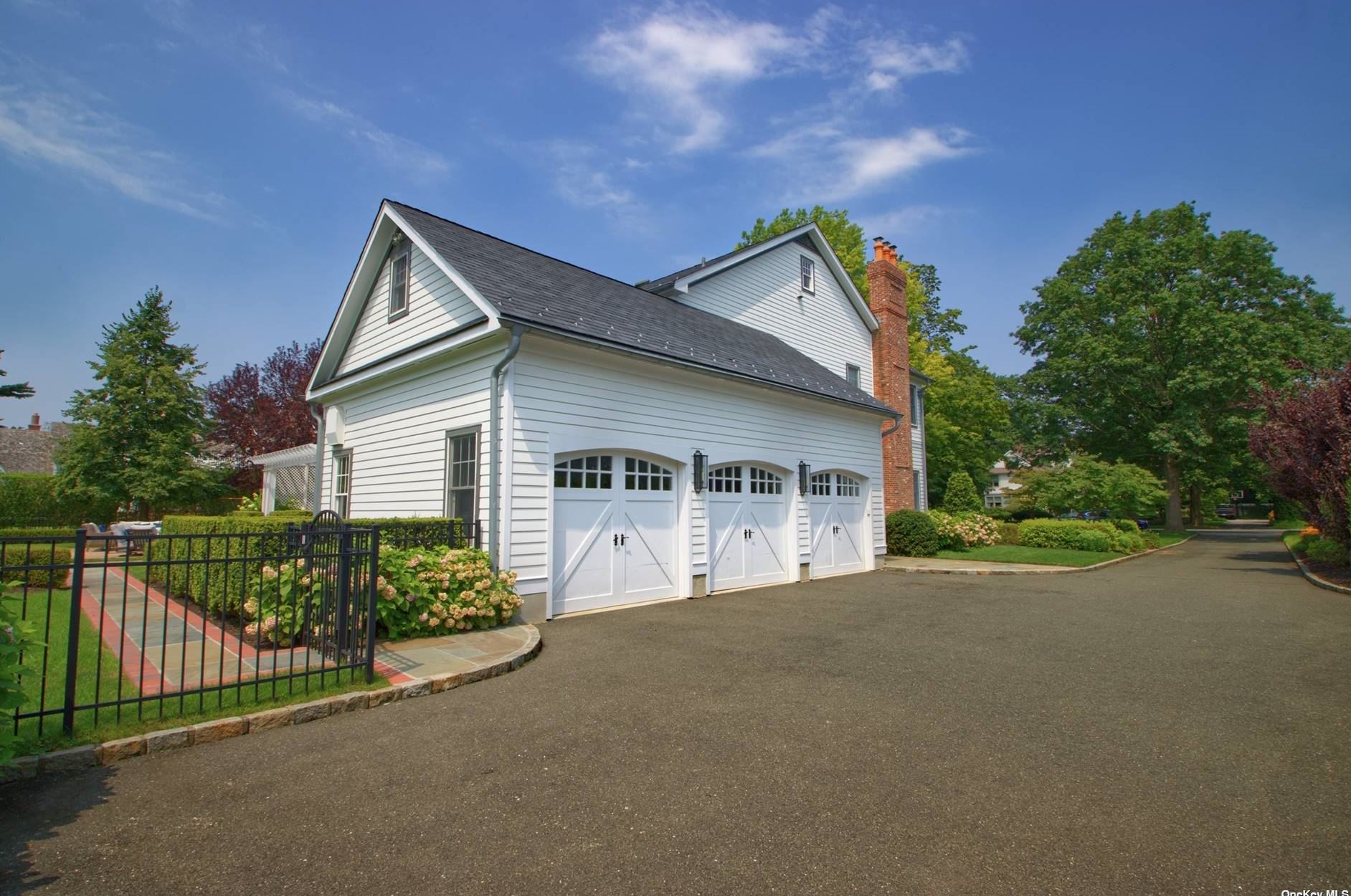 86 5th St, Garden City NY  11530-4410 exterior
