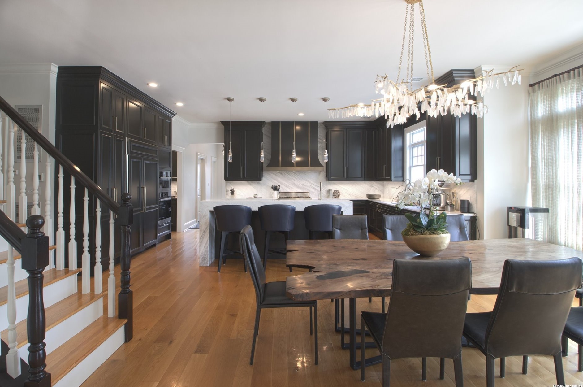 86 5th St, Garden City NY  11530-4410 exterior
