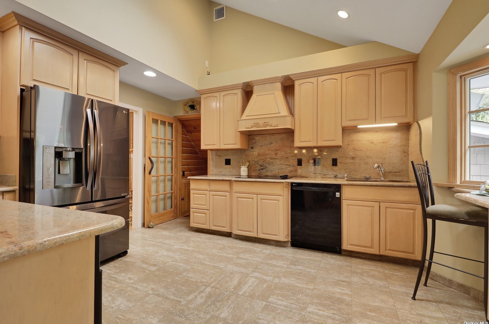 15 Pickett Ct, Malverne NY  11565-1027 exterior