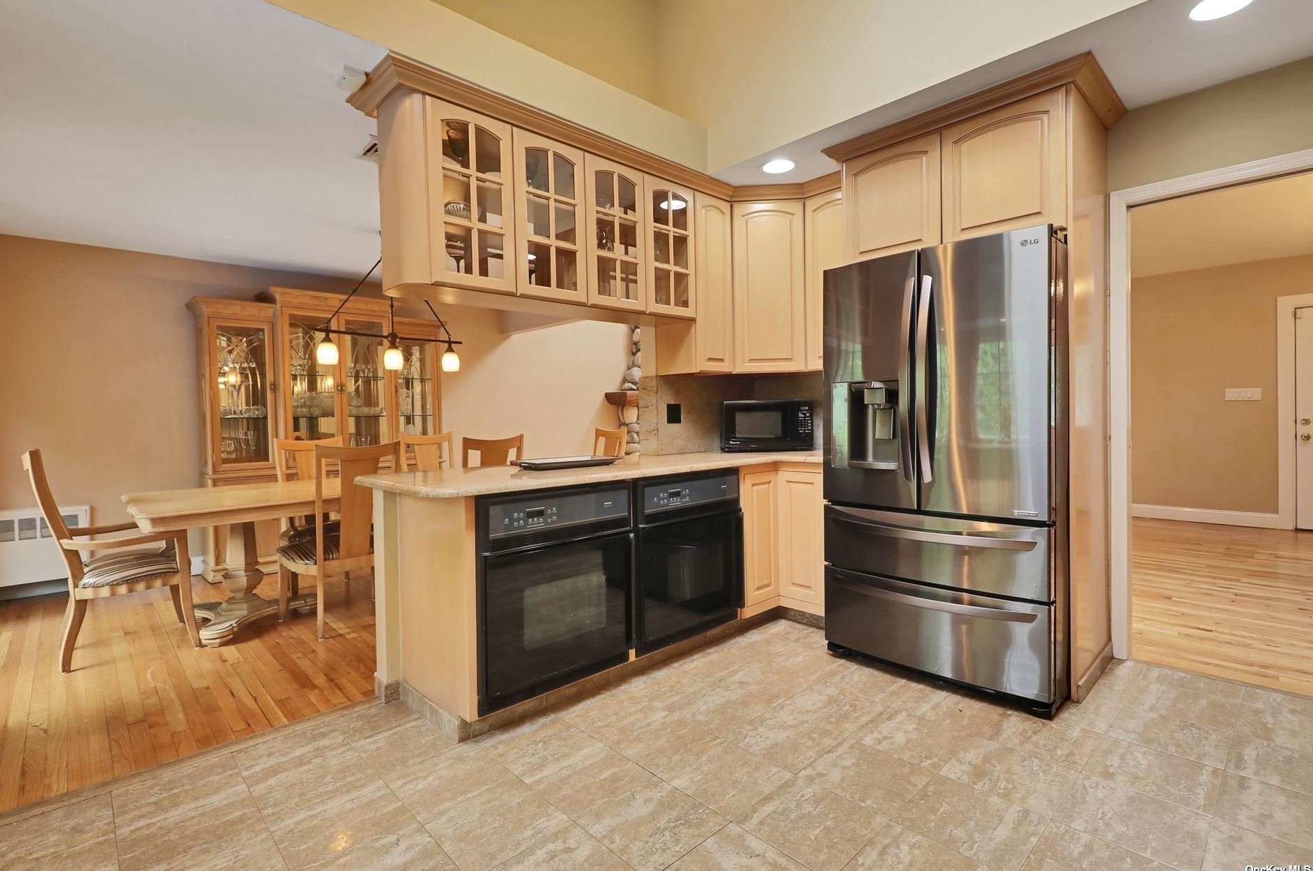 15 Pickett Ct, Malverne NY  11565-1027 exterior