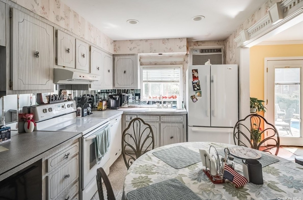 107 Sherman St, Canaan Lake NY  11772-1658 exterior