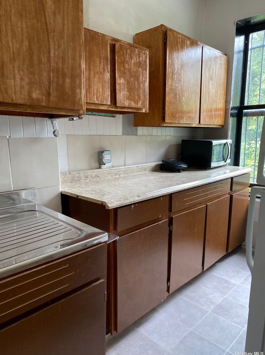 33 Moffat St, Brooklyn NY  11207-1418 exterior