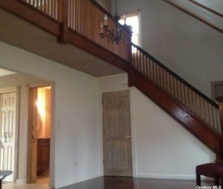 18 Pirates Cv, East Massapequa NY  11758-7727 exterior
