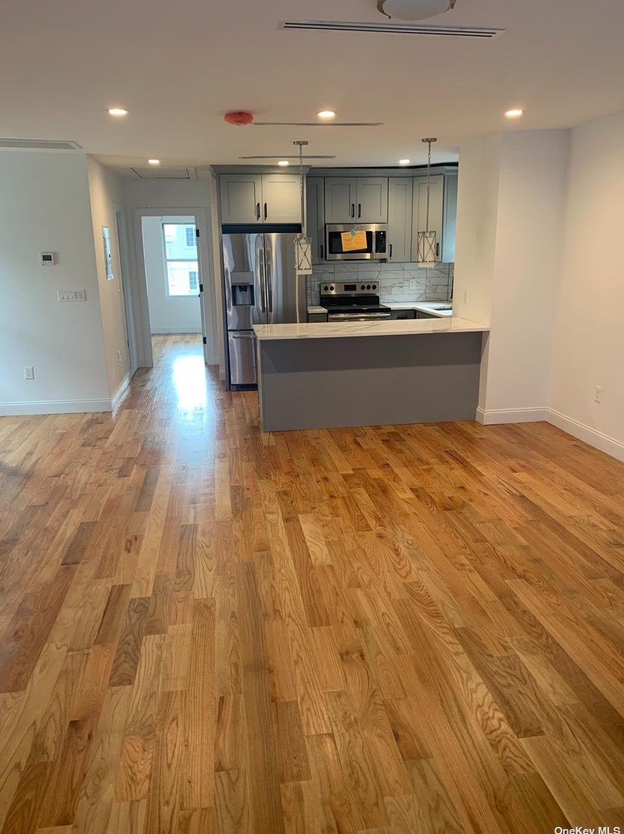 12134 6th Ave, Flushing NY  11356-1105 exterior