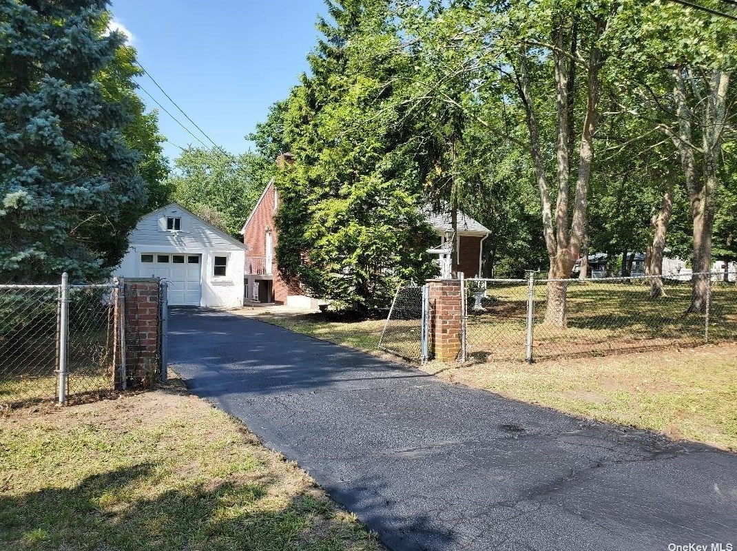 13 Merrick Rd, Smith Point NY  11967-2353 exterior