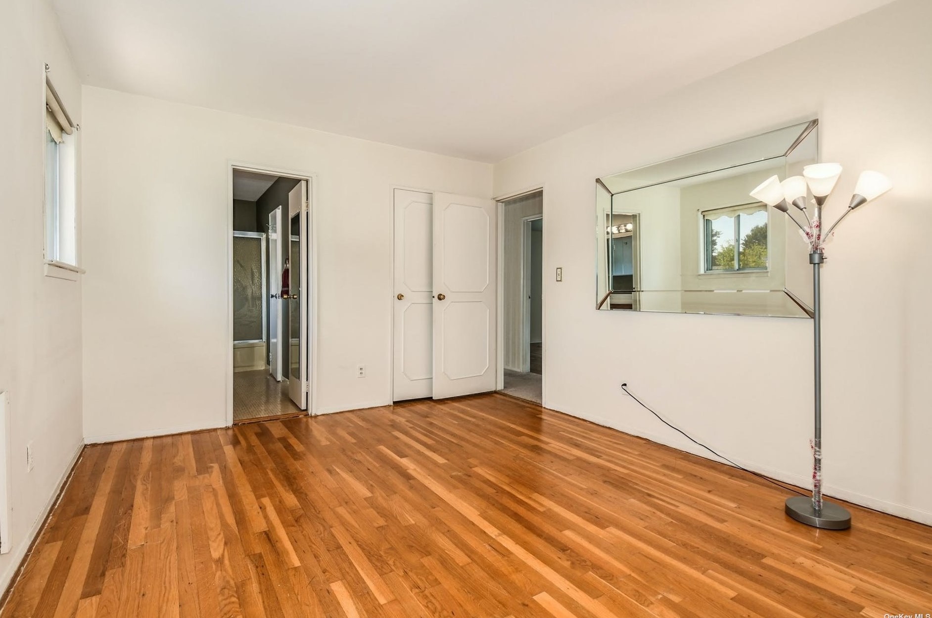 11 Comanche Ln, Commack NY 11725-4606 exterior