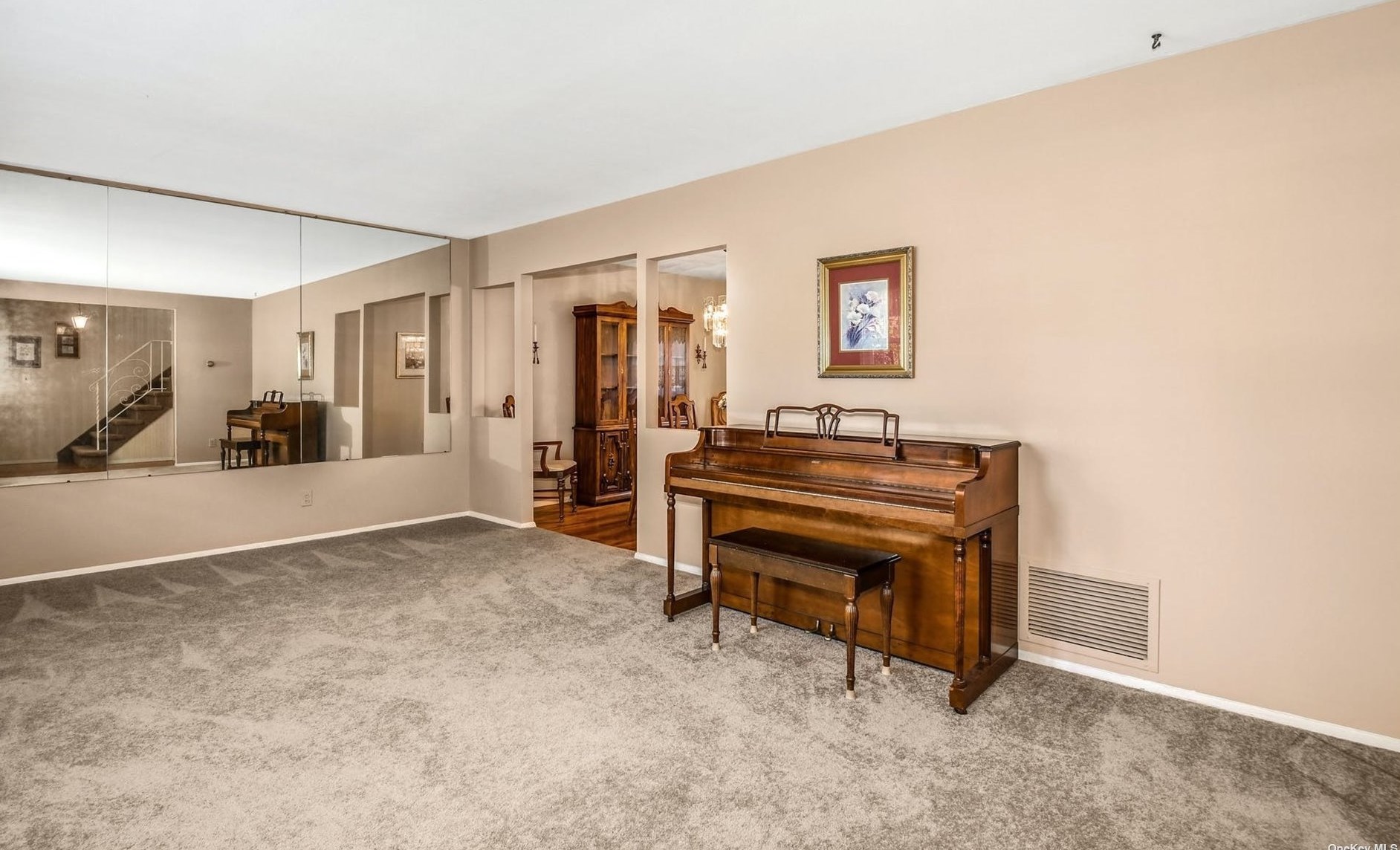 11 Comanche Ln, Commack NY 11725-4606 exterior