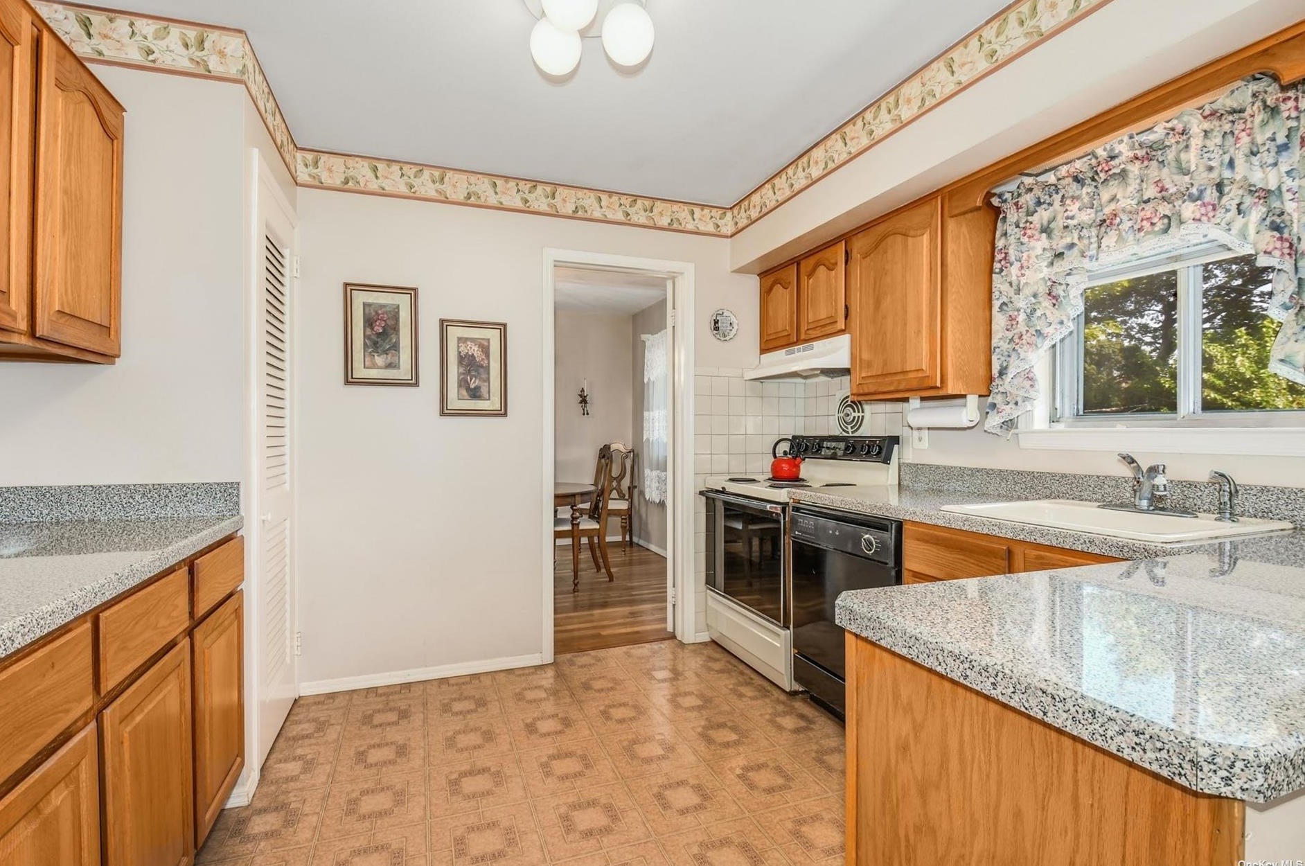 11 Comanche Ln, Commack NY 11725-4606 exterior