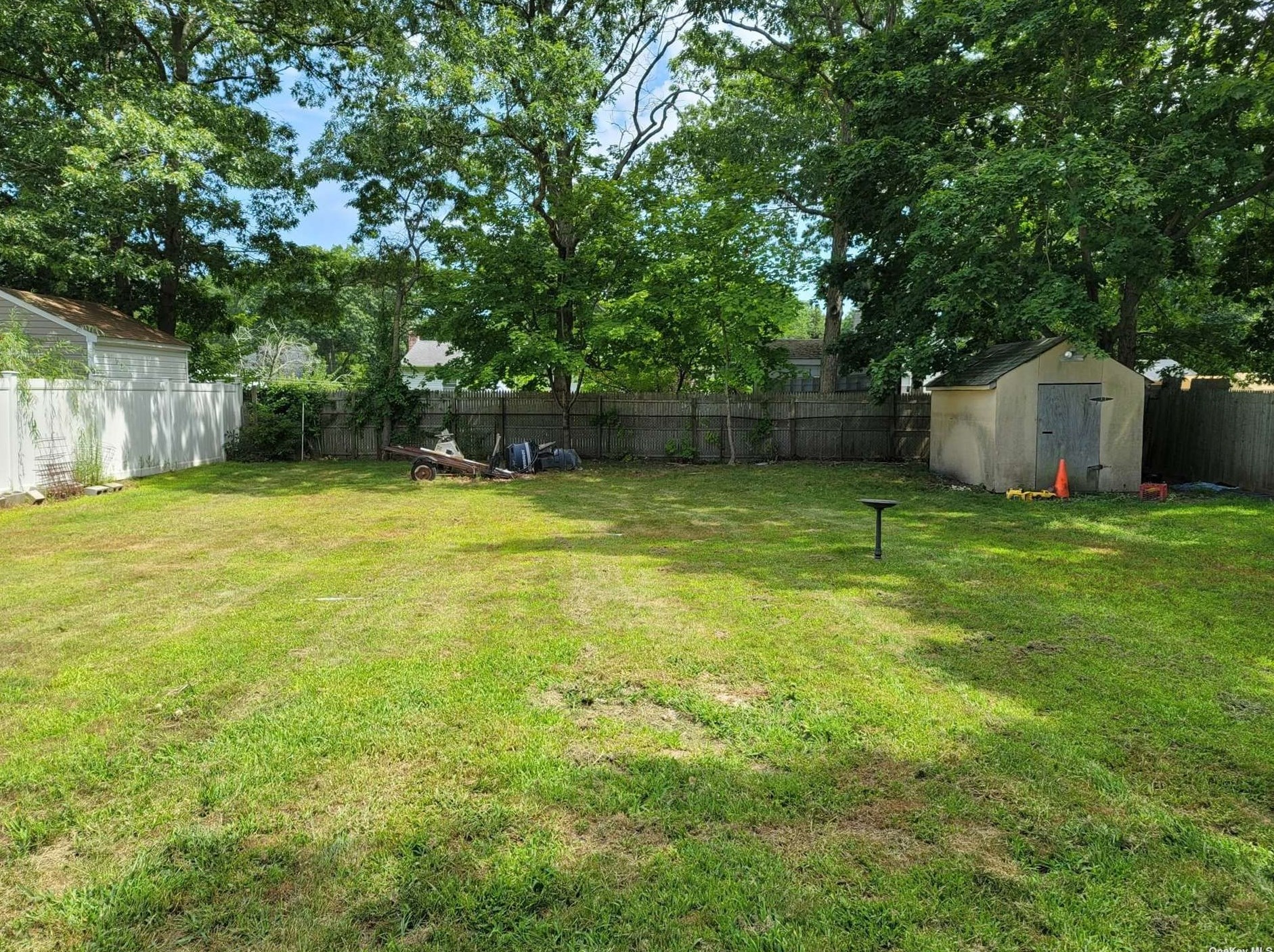 193 Van Buren St, Manor Park NY  11950-4109 exterior