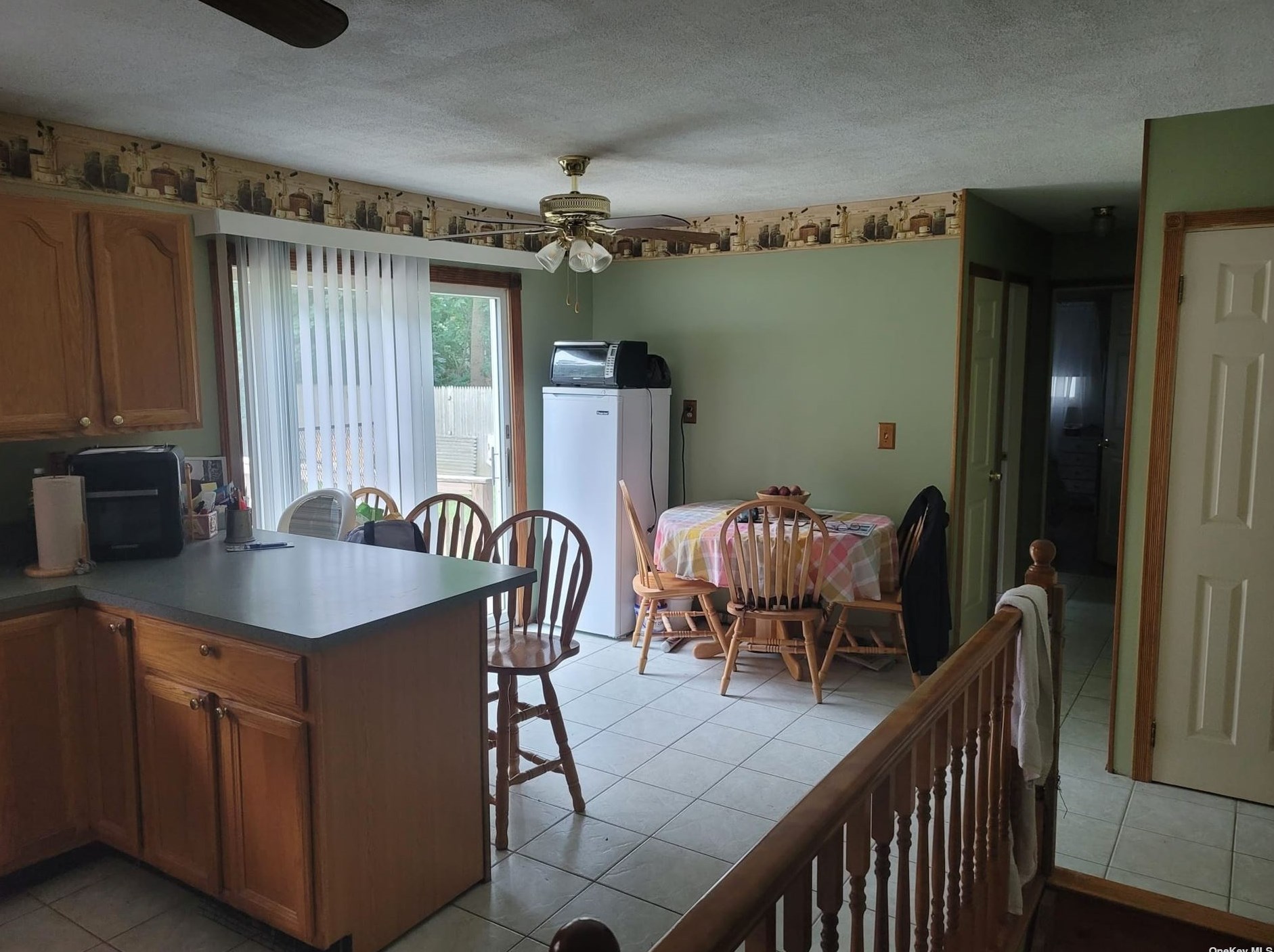 193 Van Buren St, Manor Park NY  11950-4109 exterior