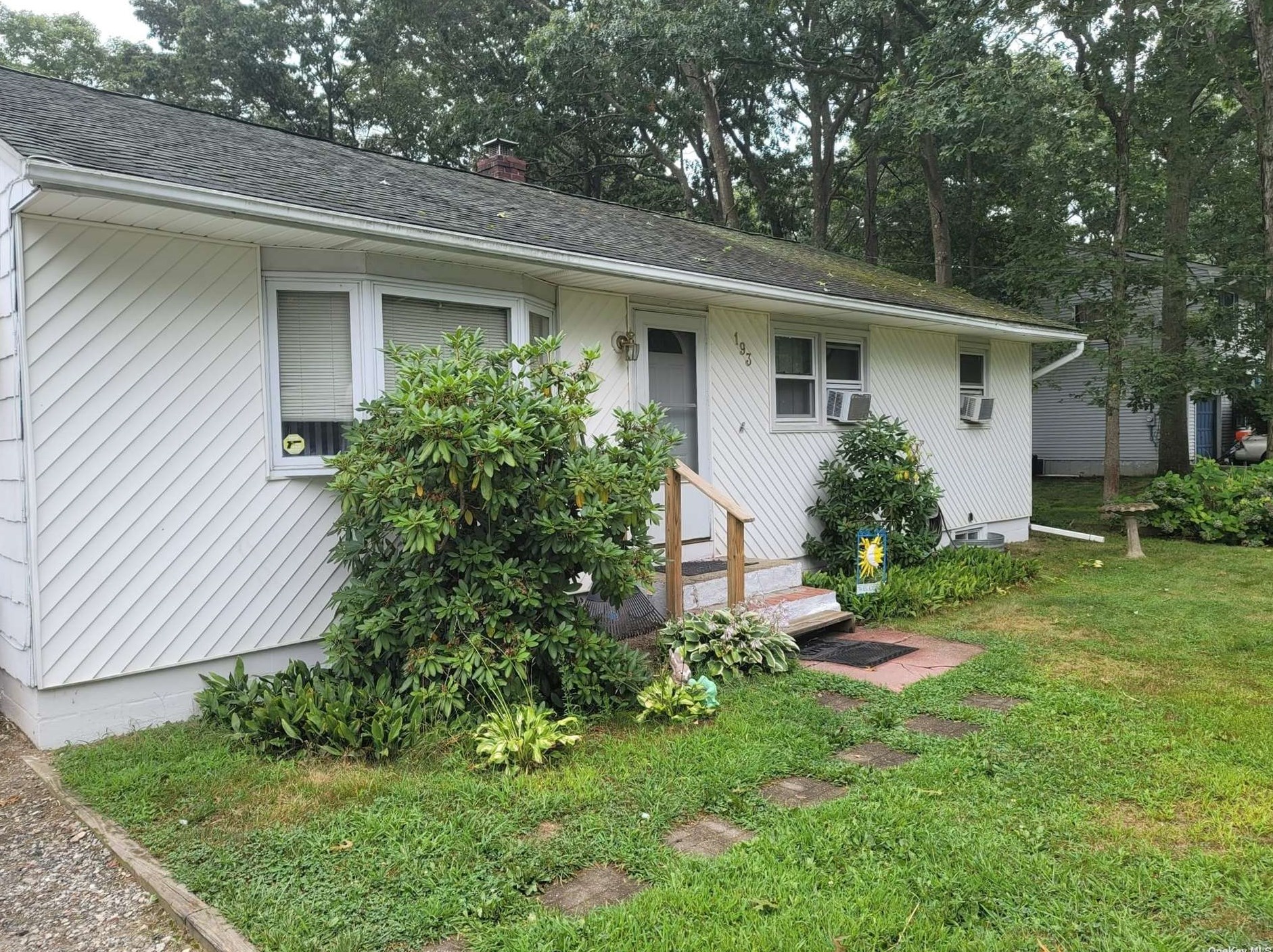 193 Van Buren St, Manor Park NY  11950-4109 exterior