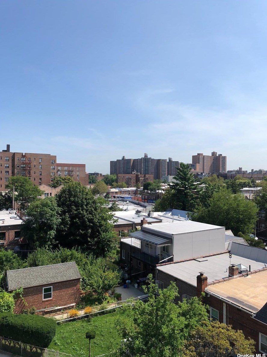 6750 Thornton Pl, Flushing NY  11375-4171 exterior