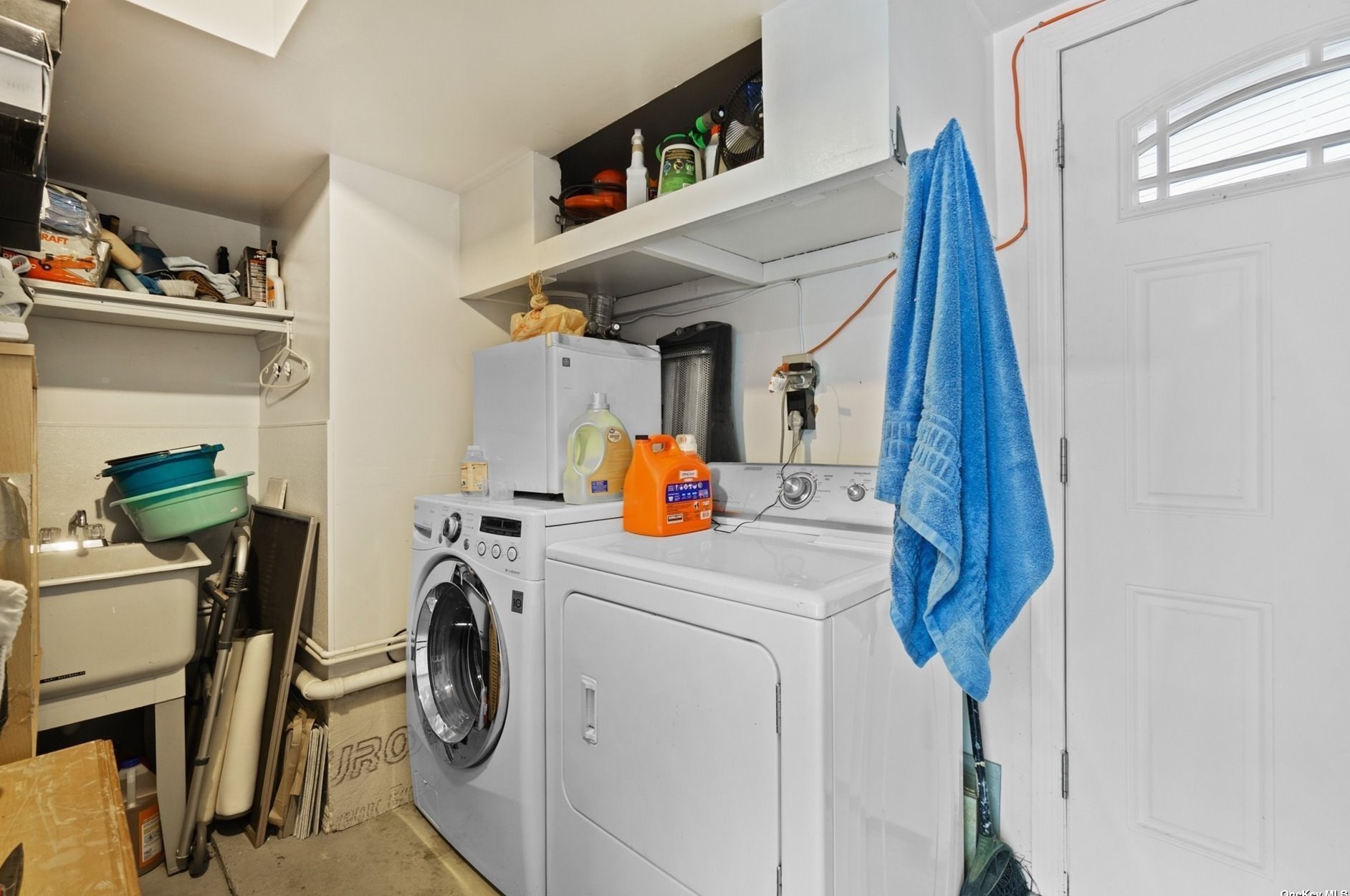 17 Lawrence Ct, Hicksville NY exterior