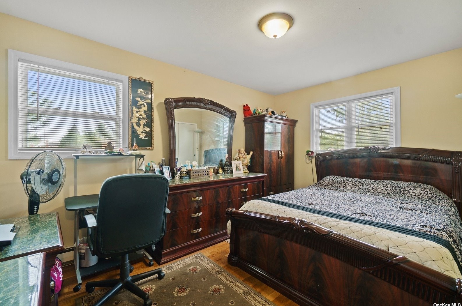 17 Lawrence Ct, Hicksville NY exterior