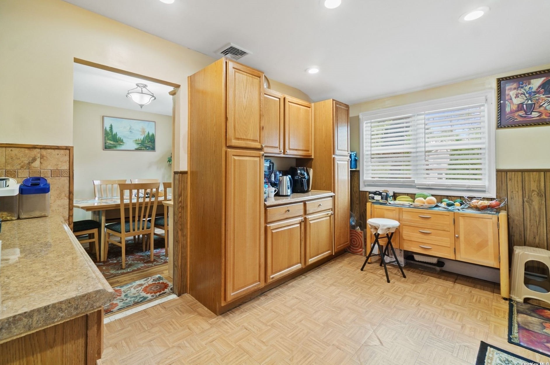 17 Lawrence Ct, Hicksville NY exterior