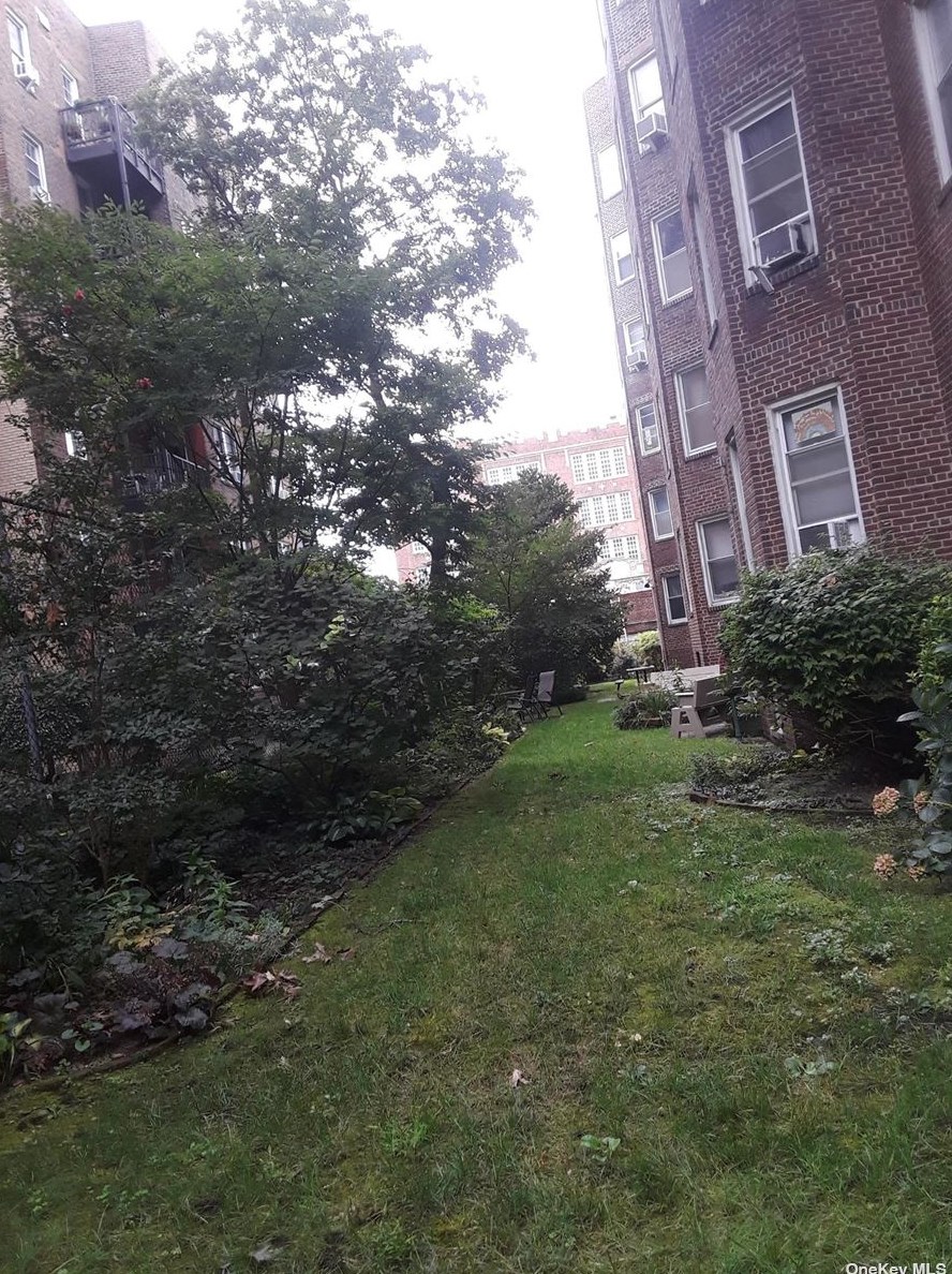3553 77th St, Flushing NY  11372-4506 exterior