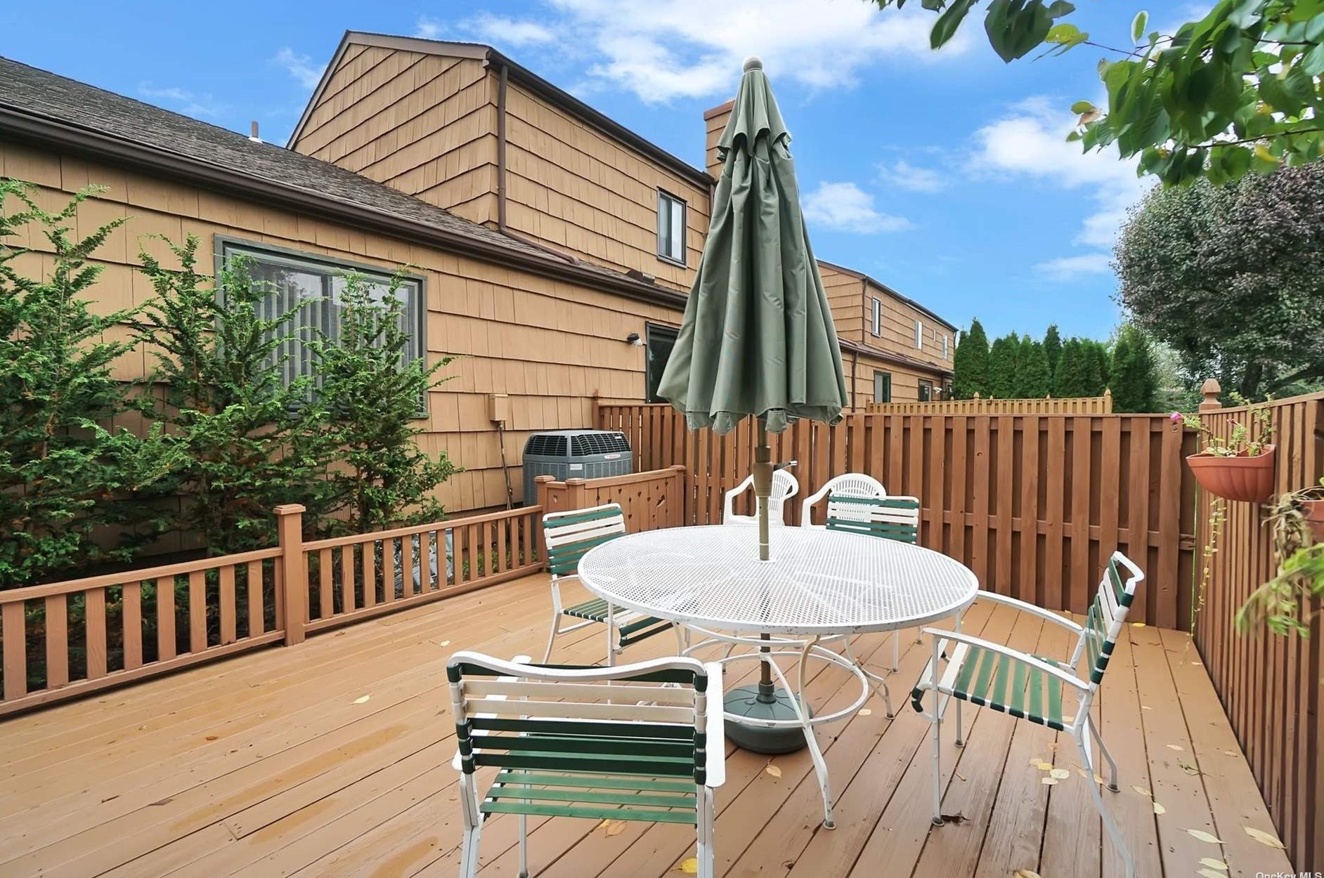 175 Melanie Way, Commack NY 11725-4649 exterior