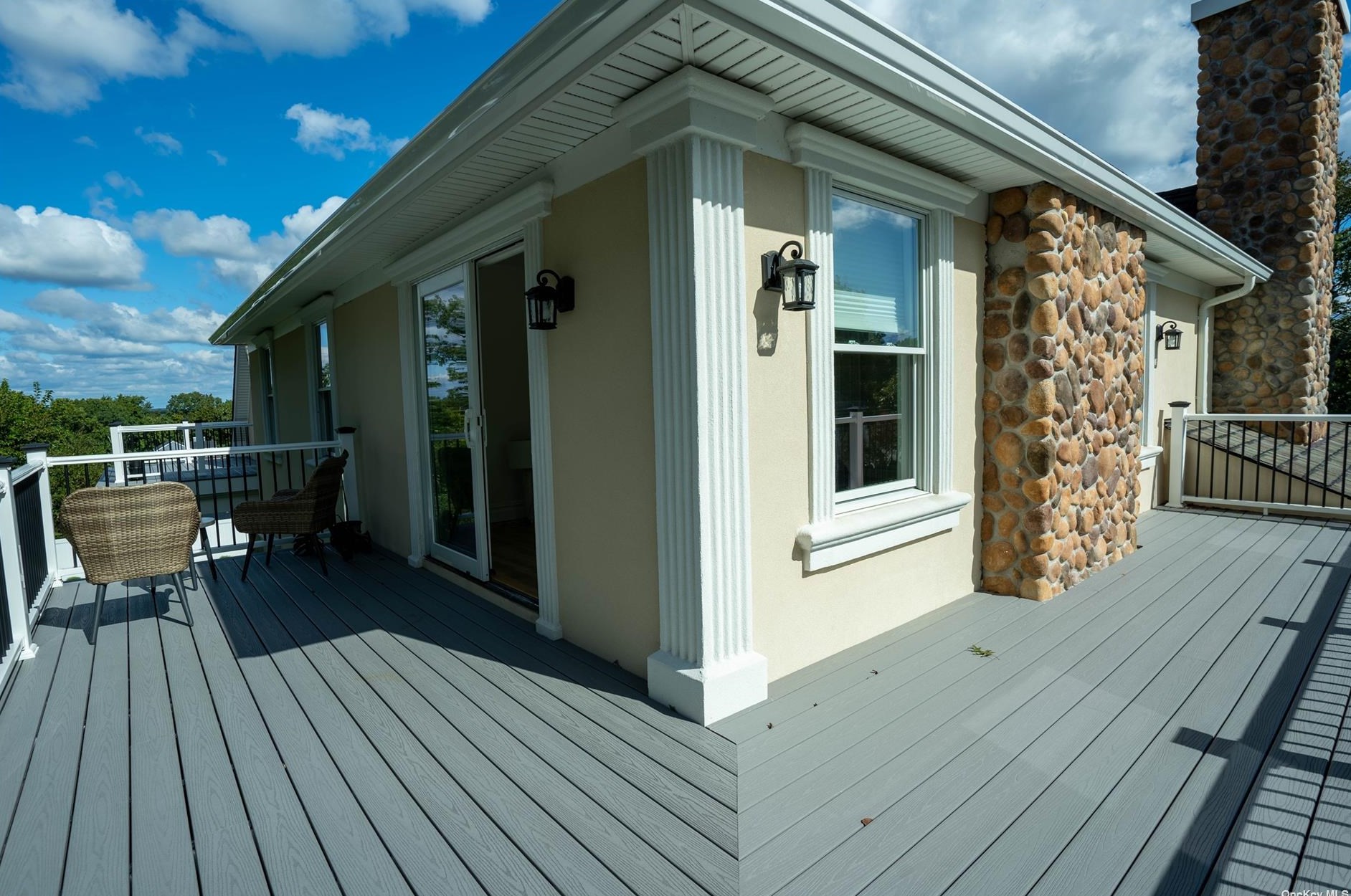 64 Highview Dr, Selden NY  11784-2719 exterior