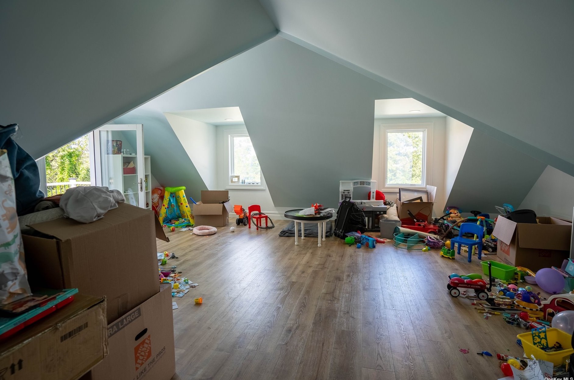 64 Highview Dr, Selden NY  11784-2719 exterior