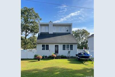 42 Carlton Avenue - Photo 1