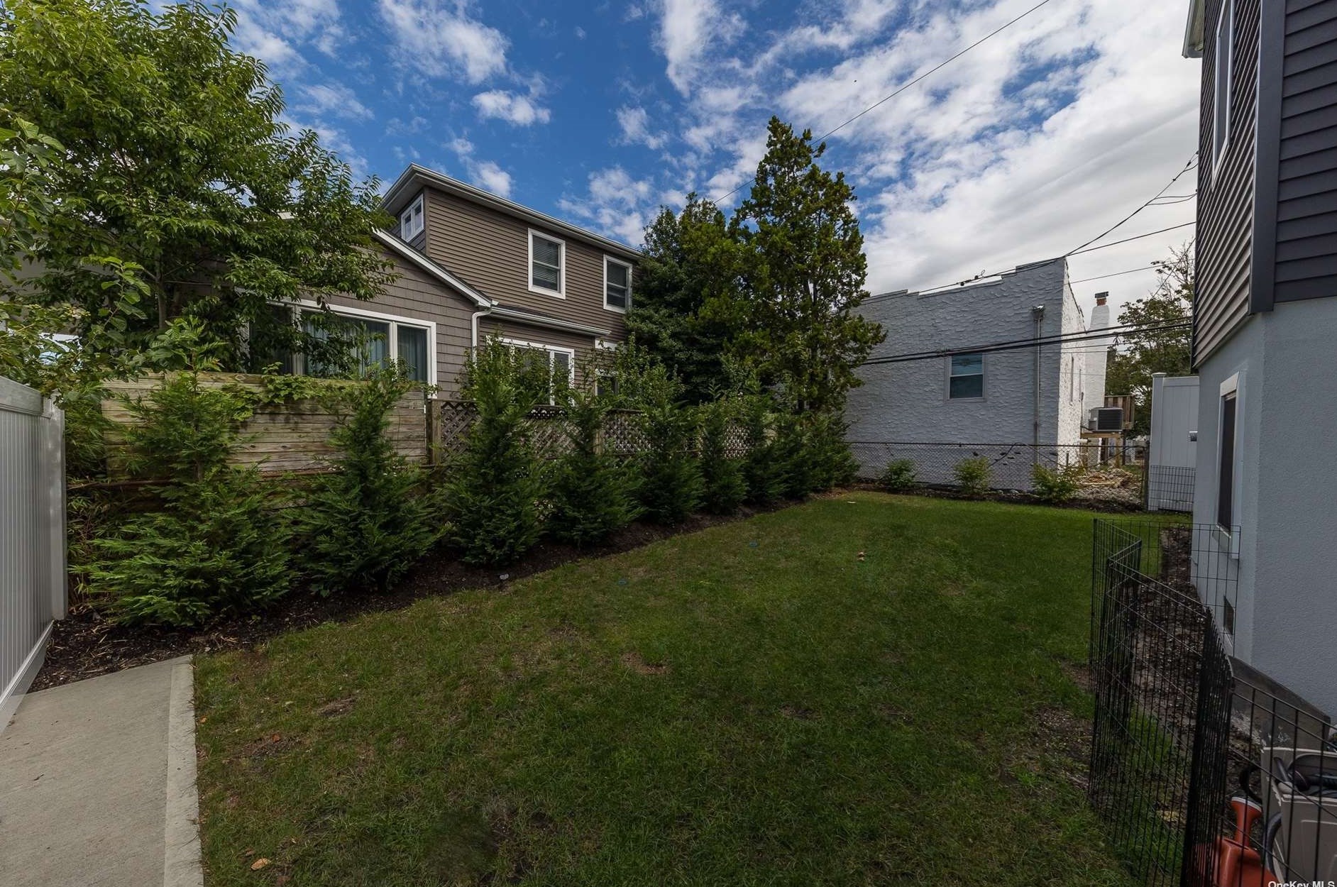 28 Kirkwood St, East Atlantic Beach NY  11561-2611 exterior