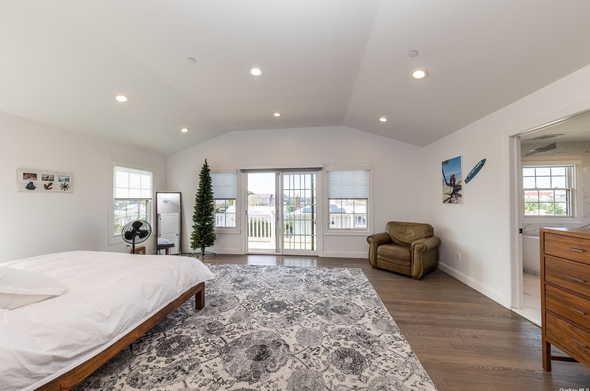 28 Kirkwood St, East Atlantic Beach NY  11561-2611 exterior