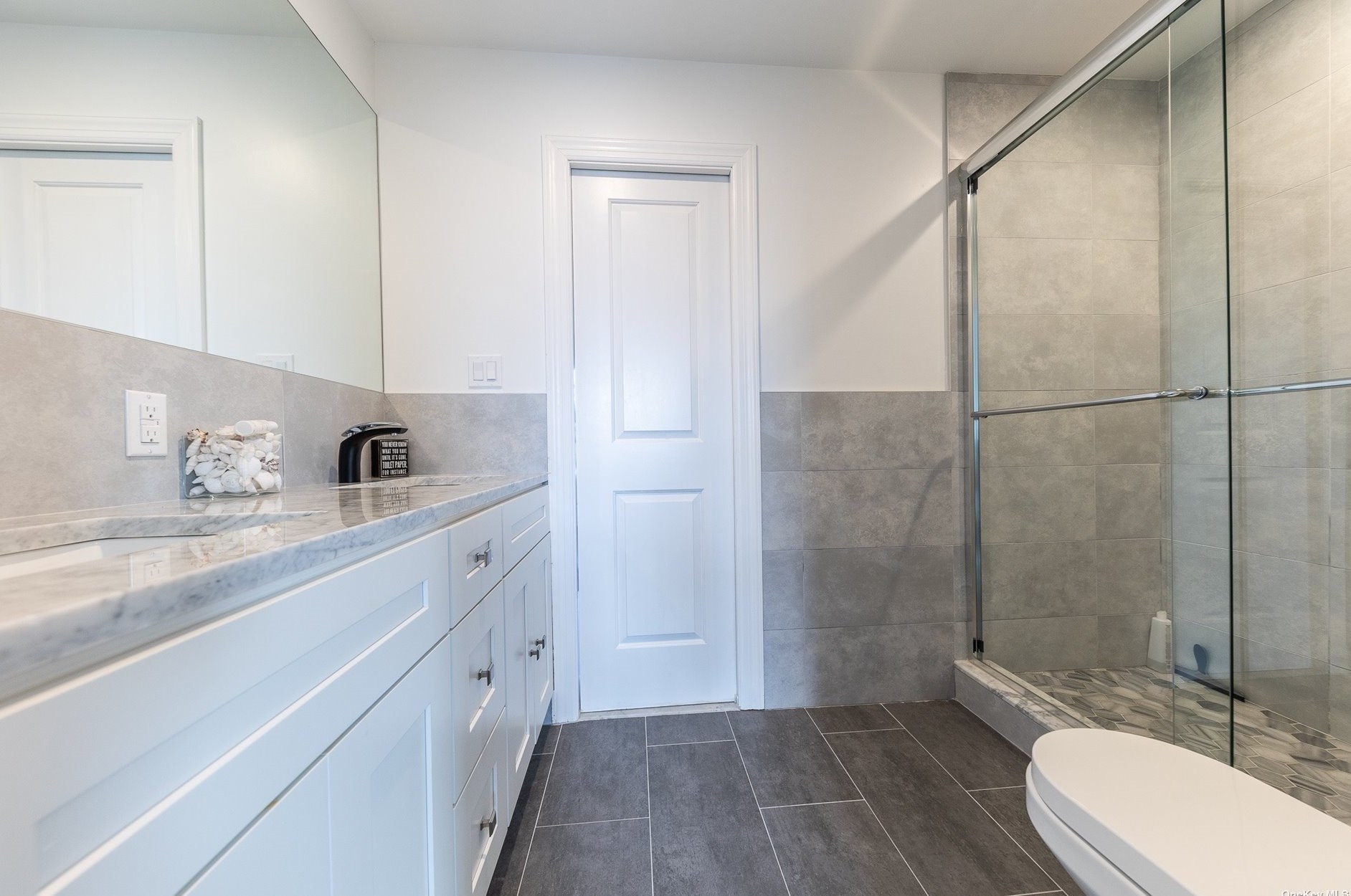 28 Kirkwood St, East Atlantic Beach NY  11561-2611 exterior