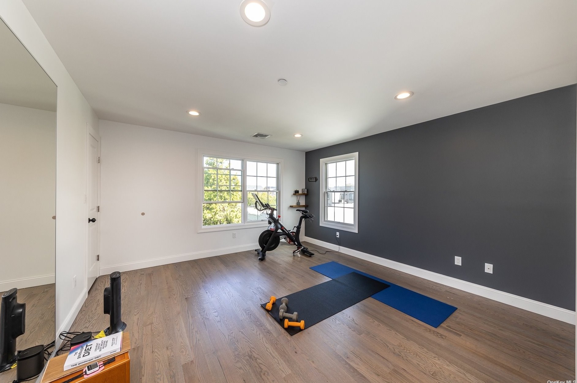 28 Kirkwood St, East Atlantic Beach NY  11561-2611 exterior